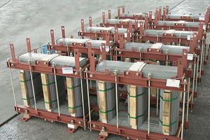 Rdzeń transformatora zanurzony w oleju o dużej mocy